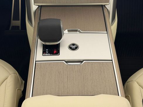 Used 2026 Land Rover Range Rover SE image 18