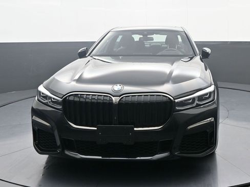 Used 2022 BMW 740i xDrive w/ M Sport Package image 2