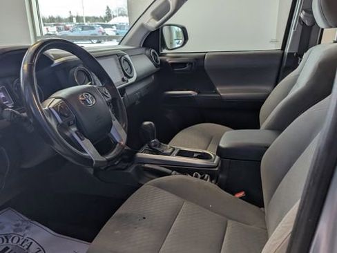 Used 2020 Toyota Tacoma SR5 w/ Technology Package image 9