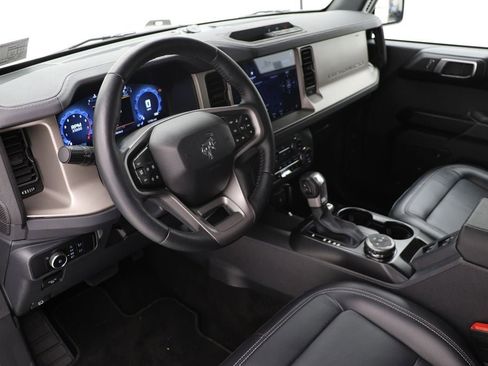 Used 2025 Ford Bronco Outer Banks image 14