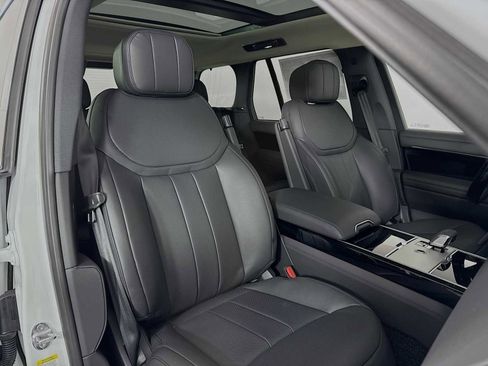 New 2025 Land Rover Range Rover SE image 27