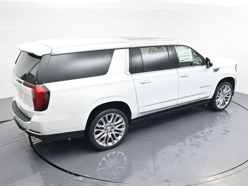 New 2025 GMC Yukon XL Denali w/ Denali Reserve Package image 5