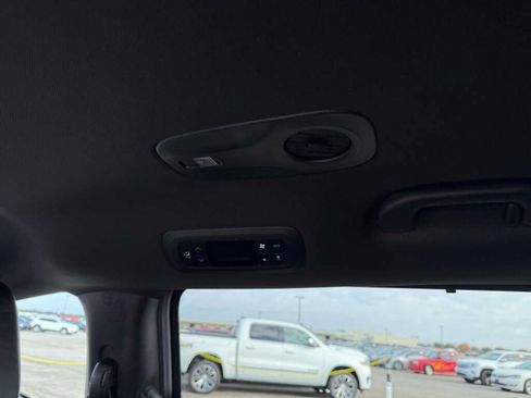 New 2026 Chrysler Pacifica Select image 22