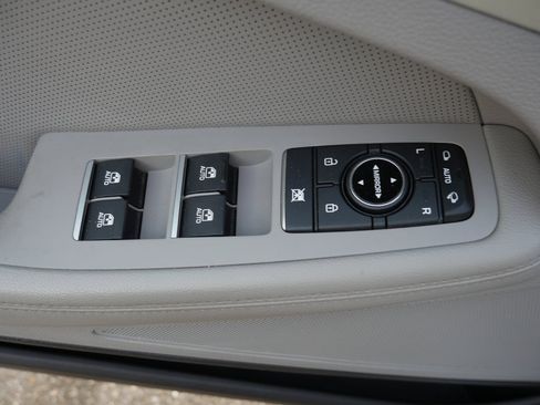 Used 2018 Genesis G80 3.8 image 31