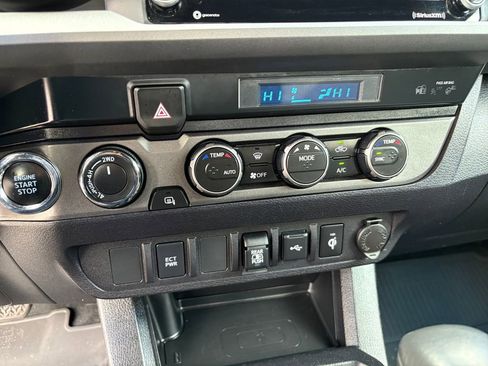 Used 2022 Toyota Tacoma TRD Off-Road image 5