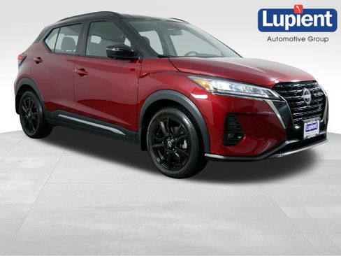 Used 2023 Nissan Kicks SR image 1
