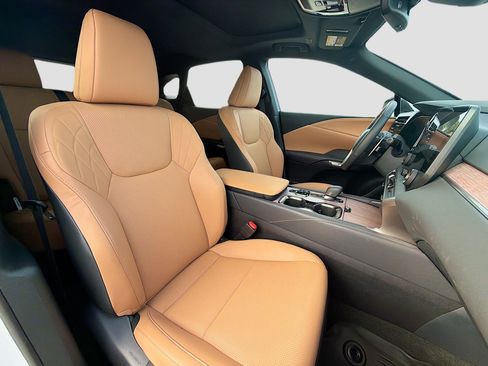 Used 2025 Lexus RX 350h w/ Convenience Package image 16