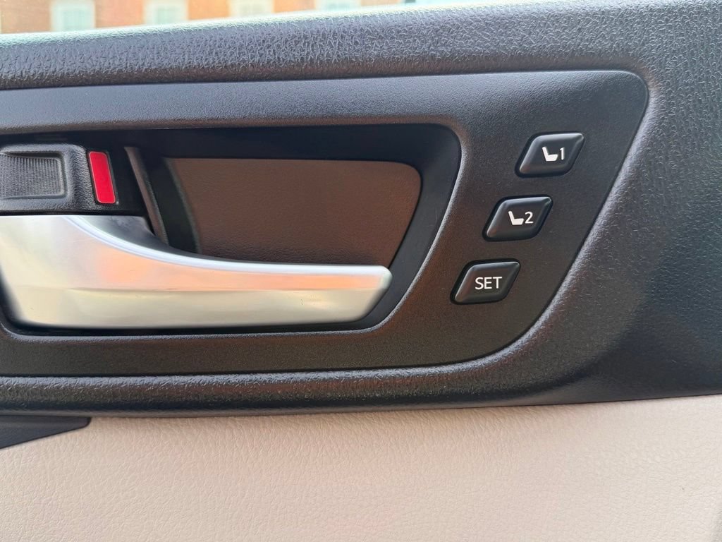 Used 2017 Toyota Highlander Limited AWD/4WD image 18