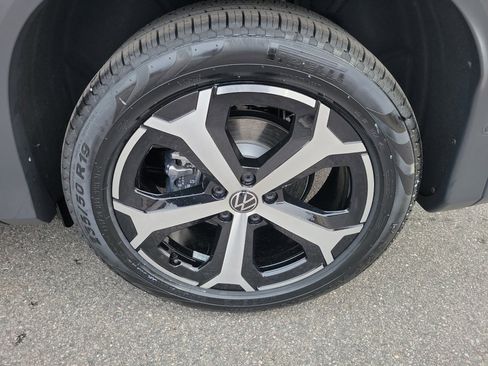 New 2026 Volkswagen Tiguan SE image 23