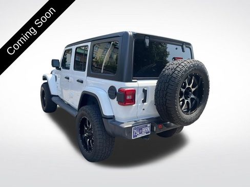 Used 2018 Jeep Wrangler Unlimited Sahara AWD/4WD image 7