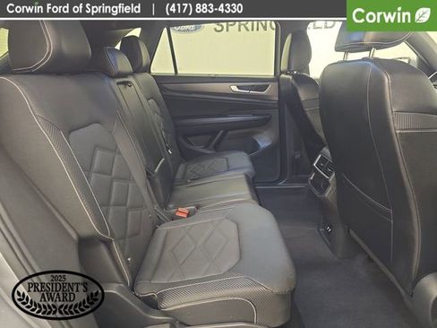 Used 2024 Volkswagen Atlas Cross Sport SE image 12