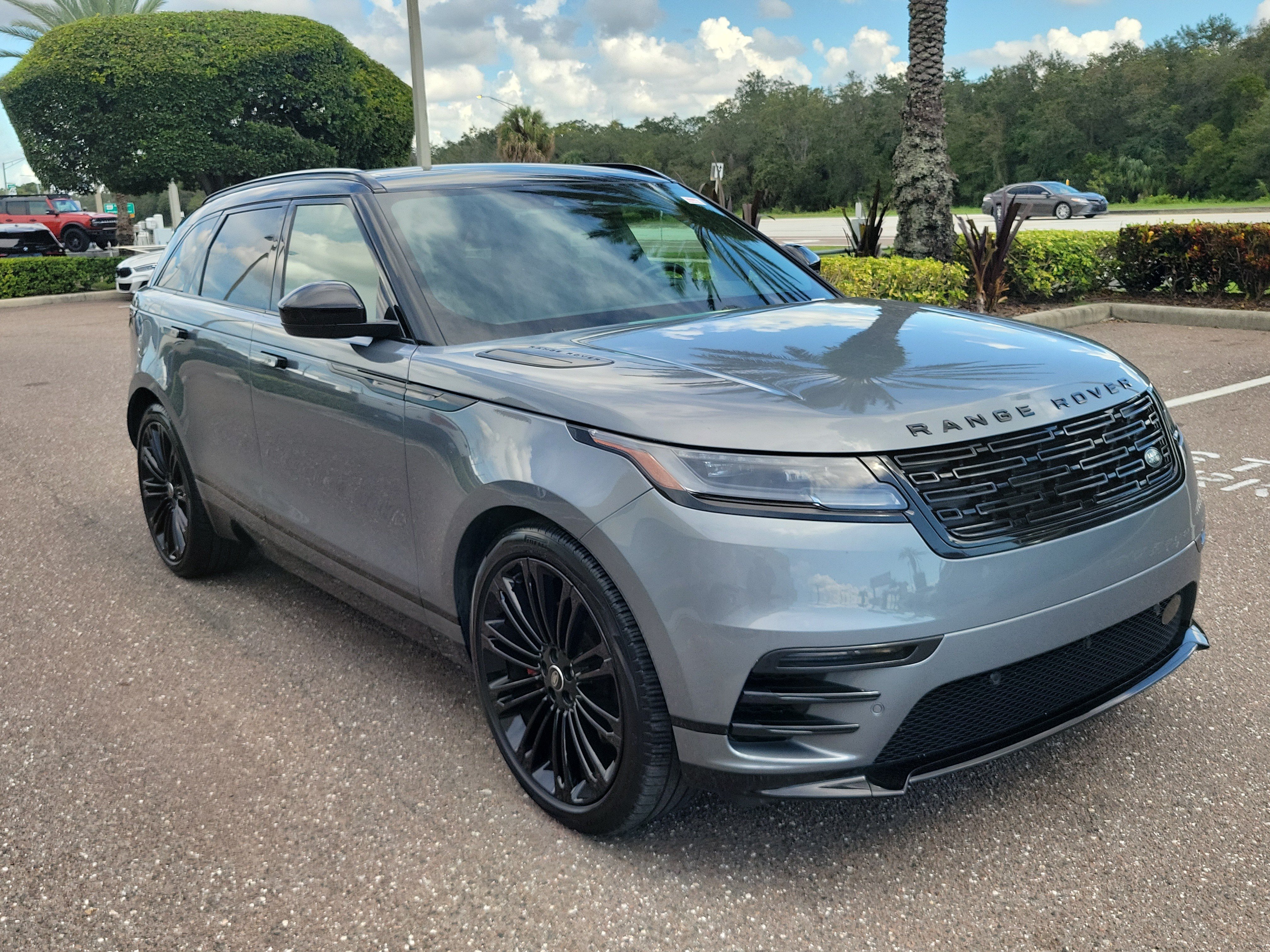 Used 2024 Land Rover Range Rover Velar Dynamic SE AWD/4WD image 2