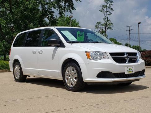 Used 2018 Dodge Grand Caravan SE w/ UConnect Hands-Free Group FWD image 8