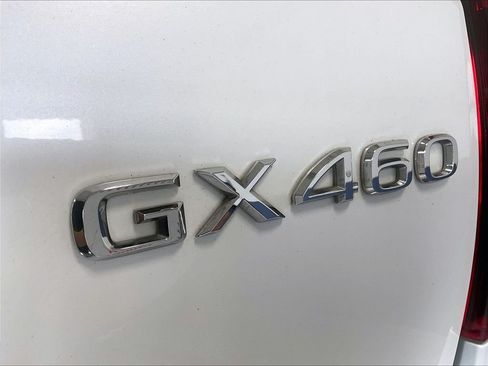 Used 2022 Lexus GX 460 Premium w/ Accessory Package AWD/4WD image 30