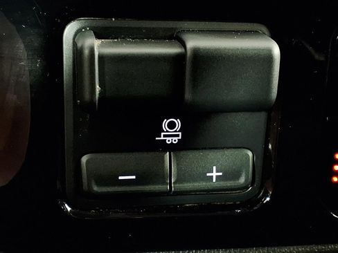 Used 2025 GMC Sierra 1500 SLT image 24