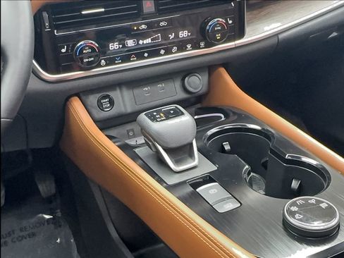 Used 2025 Nissan Rogue Platinum w/ Platinum Premium Package image 40