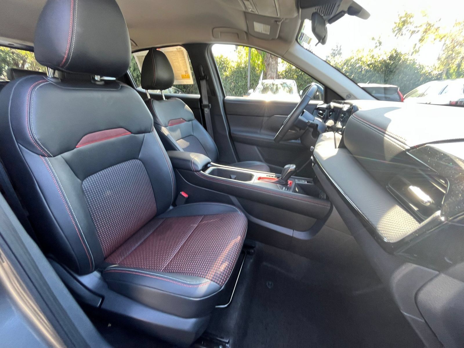 Used 2026 Nissan Kicks SR AWD/4WD image 34