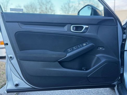 Used 2023 Honda Civic Sport image 29