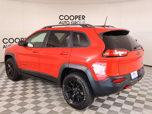 Used 2018 Jeep Cherokee Trailhawk AWD/4WD image 22