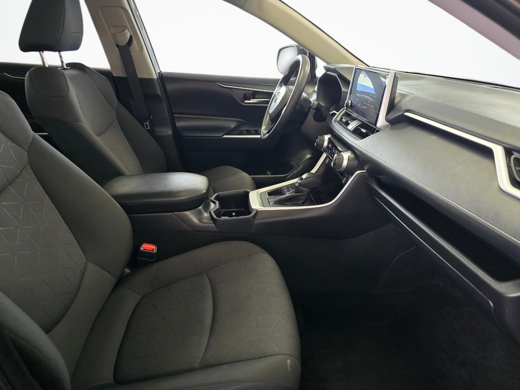 Used 2025 Toyota RAV4 XLE AWD/4WD image 39