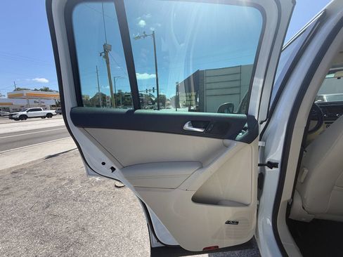 Used 2015 Volkswagen Tiguan SEL FWD image 11