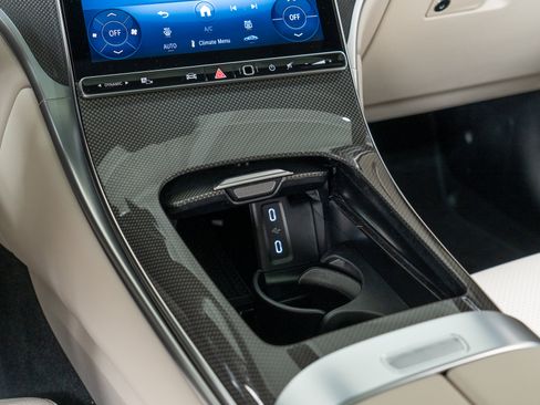 Used 2025 Mercedes-Benz GLC 300 4MATIC image 20