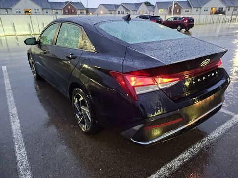 Used 2024 Hyundai Elantra SE FWD image 4