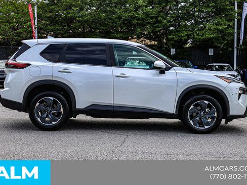 Used 2024 Nissan Rogue SV FWD image 10