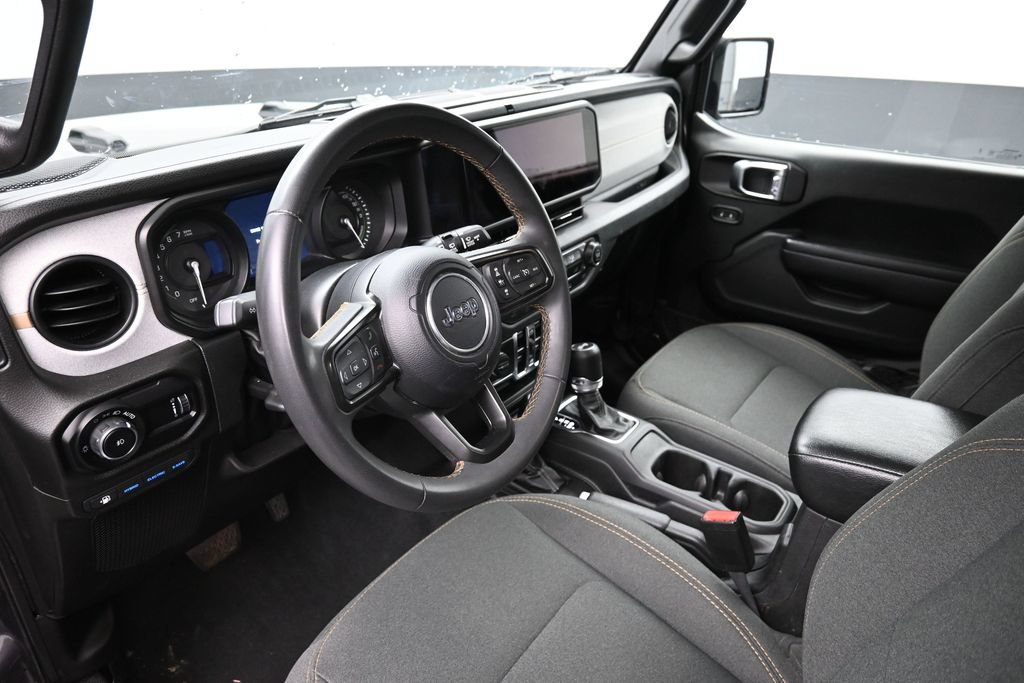 Used 2024 Jeep Wrangler Unlimited AWD/4WD image 19
