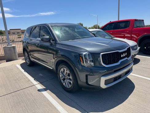 Used 2023 Kia Telluride LX FWD image 5