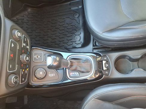 Used 2018 Jeep Compass Limited image 28