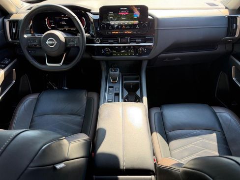 Used 2022 Nissan Pathfinder Platinum w/ Cargo Package FWD image 11