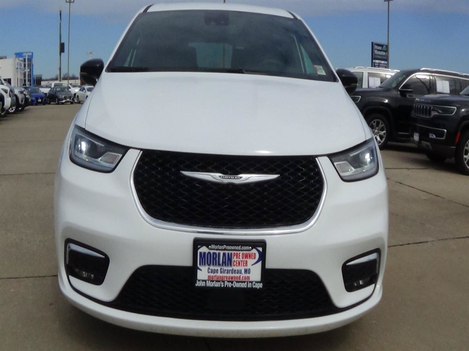 Certified 2025 Chrysler Pacifica Select FWD image 3