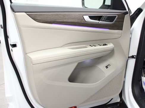 Used 2025 Volkswagen Atlas SEL Premium R-Line image 11