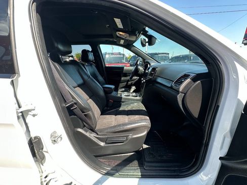 Used 2019 Jeep Grand Cherokee Altitude image 25