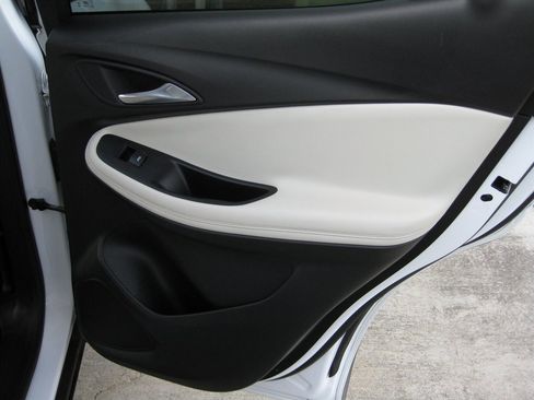 Used 2020 Buick Encore GX Select image 35