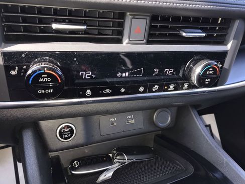 Used 2023 Nissan Rogue SV w/ SV Premium B Package image 18