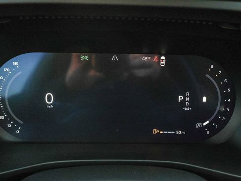 New 2026 Volvo XC40 B4 Plus w/ Climate Package FWD image 32