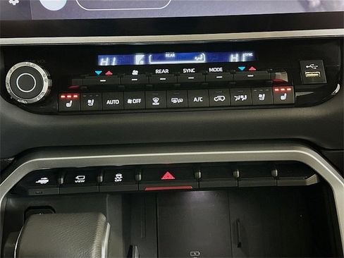 Used 2025 Toyota Sequoia Platinum image 18