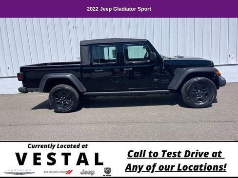 Used 2022 Jeep Gladiator Sport image 5