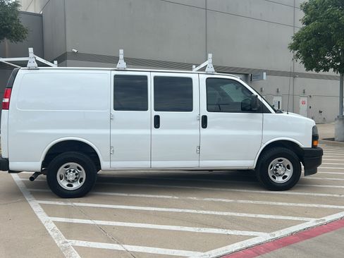 Used 2021 Chevrolet Express 2500 w/ Driver Convenience Package RWD image 6