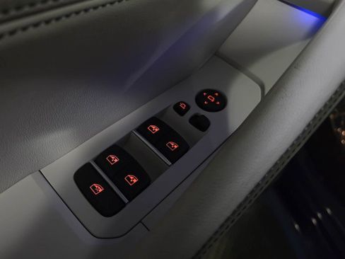 Used 2023 BMW X6 xDrive40i w/ Executive Package image 32