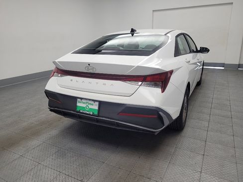 Used 2025 Hyundai Elantra SE FWD image 7