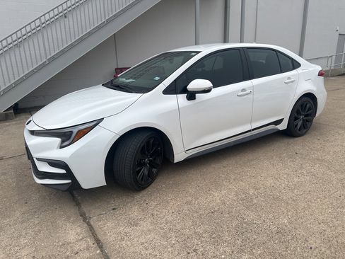 Used 2024 Toyota Corolla SE image 1