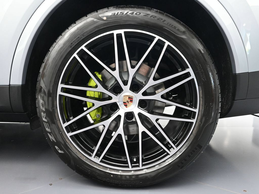 Certified 2026 Porsche Cayenne E-Hybrid Coupe AWD/4WD image 23