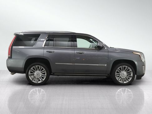Used 2019 Cadillac Escalade Platinum AWD/4WD image 7