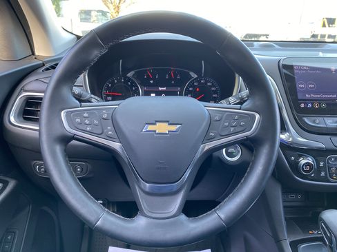 Used 2023 Chevrolet Equinox Premier image 17