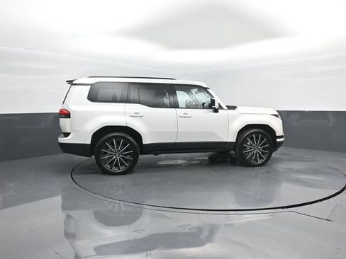 Used 2025 Lexus GX 550 w/ Accessory Package (2T) AWD/4WD image 8