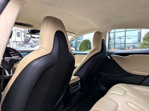 Used 2015 Tesla Model S AWD image 29