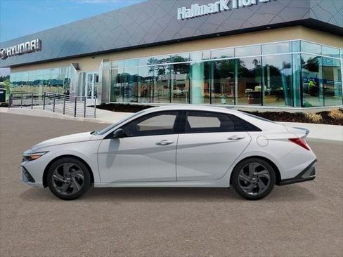 New 2026 Hyundai Elantra SEL Sport FWD image 3